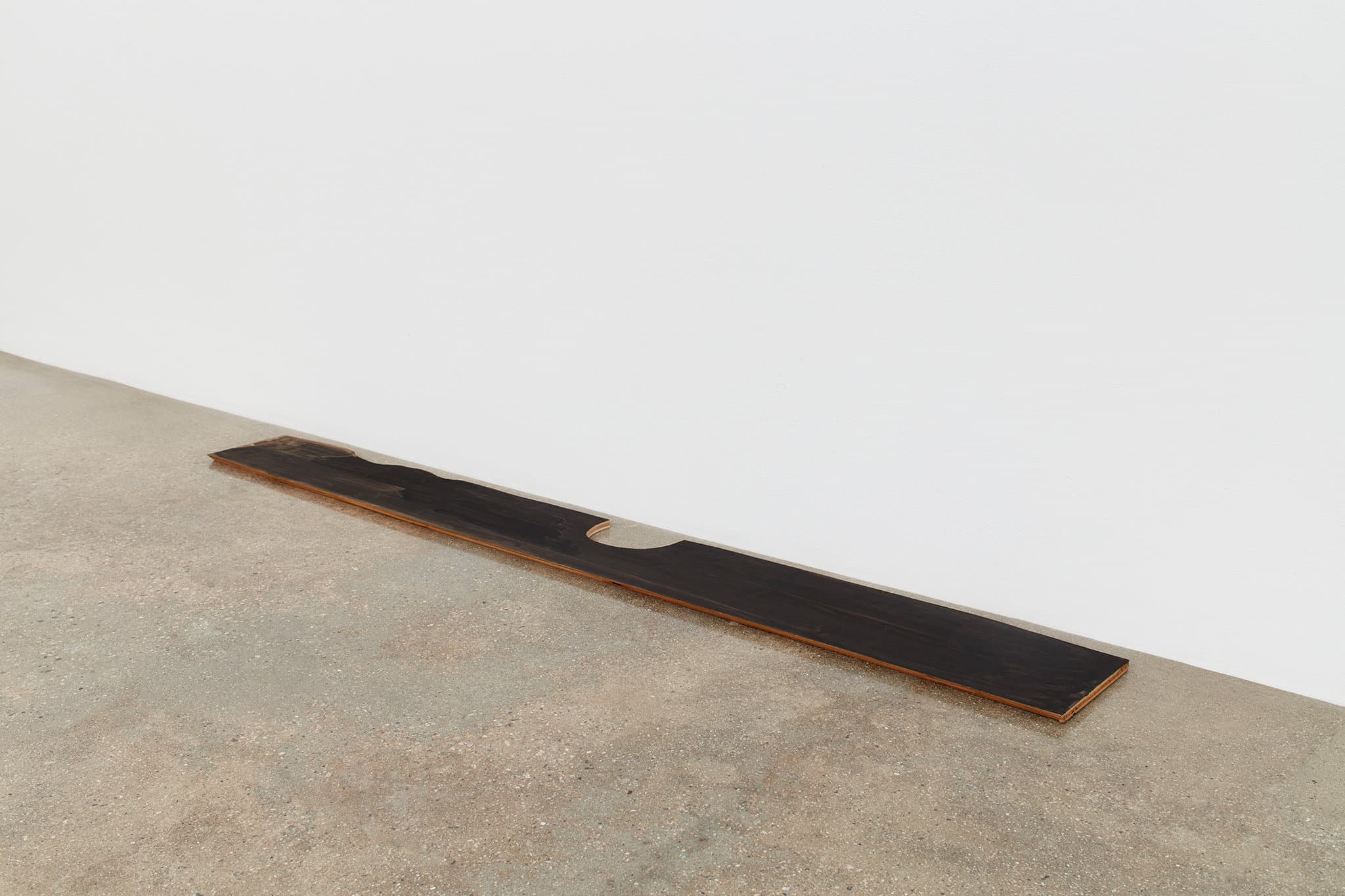 Monique Mouton
Untitled (semcircle), 2019
oil on panel
7 1/8 x 617/8 x 1/2 in.